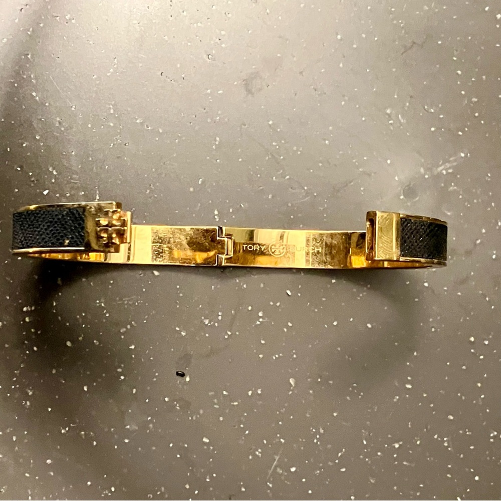 Tory Burch - 1/2” Black Leather Inlay Gold Hinged Bracelet - Picture 4 of 11